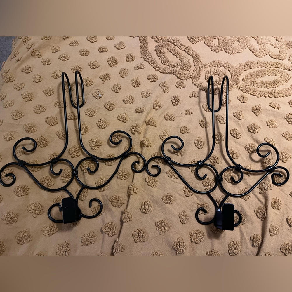 Black Scroll Wreath Hanger